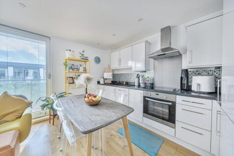 1349750-7-68c43a6...