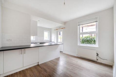 1369025-7-68ee39e...