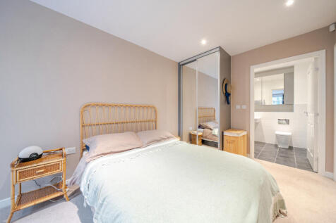 1375928-17-690b33...