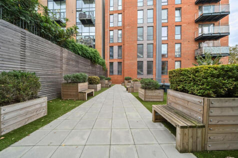 1375928-2-690b329...