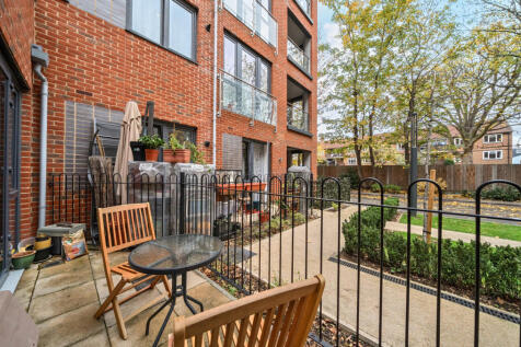 1375928-5-690b32b...