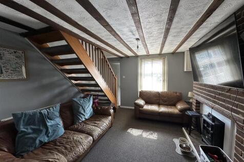 SITTING ROOM/DINING ROOM