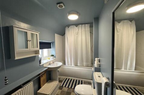 BATHROOM/WC
