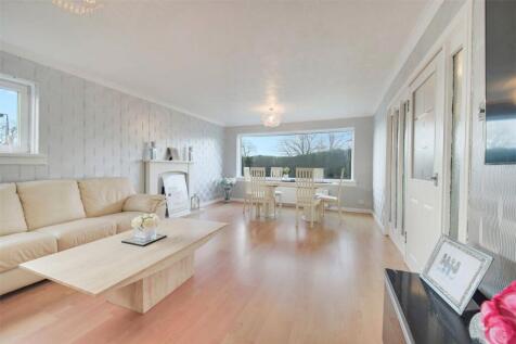 Lounge/Dining