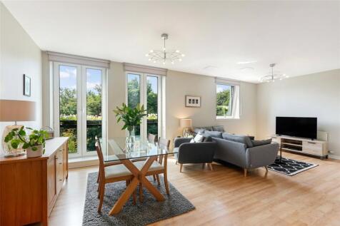 Living Room/Dining