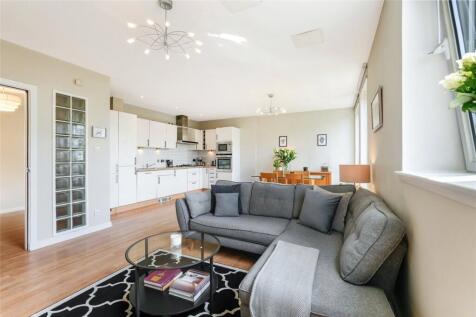 Living Room/Dining