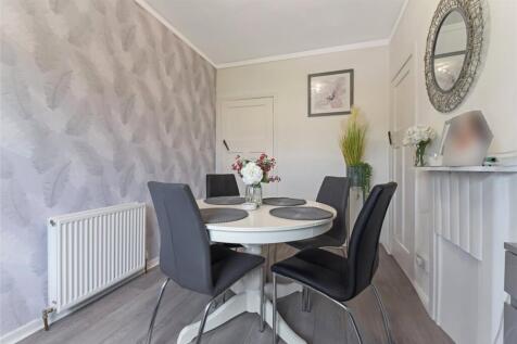 Dining/Bed 4
