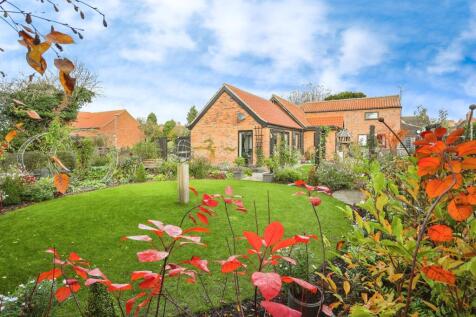 Rear View/ Garden