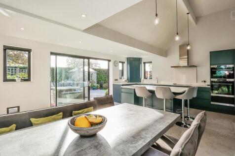 Kitchen/ Dining