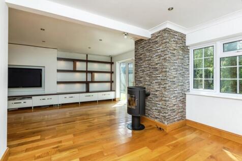 Living Room/ Dining