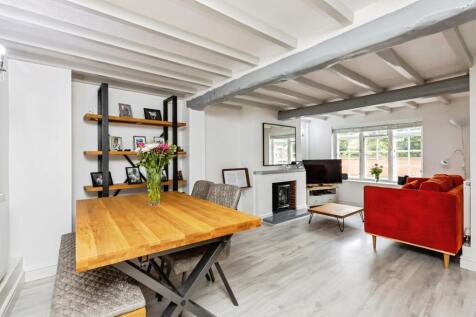 Living Room/ Dining
