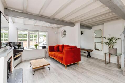 Living Room/ Dining