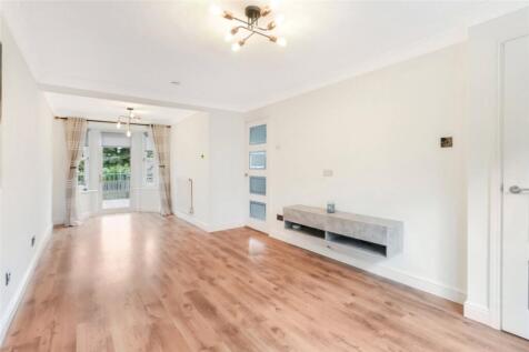 Lounge/Dining Area