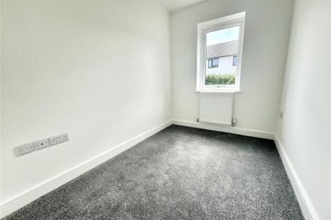 Bwdroom Four