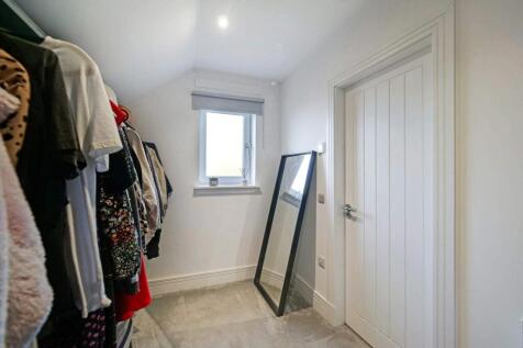 Dressing Area-Bed 1