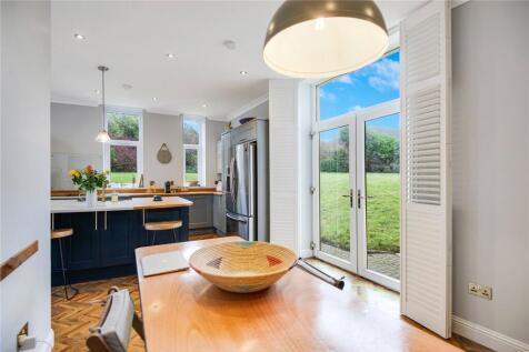 Kitchen/Dining Area