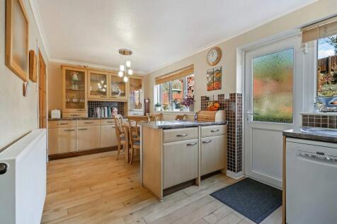 Kit/Dining Area