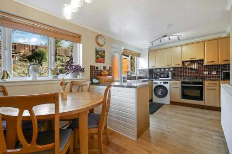 Kit/Dining Area
