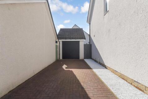 Garage/Driveway