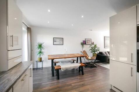 Kitchen/Dining Area