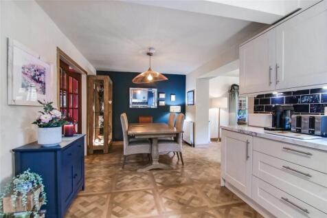 Kitchen/Dining Area