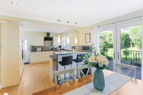 Kitchen/Dining Area