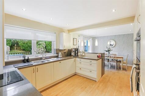 Kitchen/Dining Area