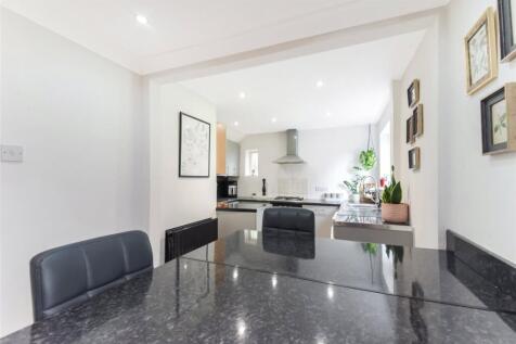 Kitchen/Dining Area