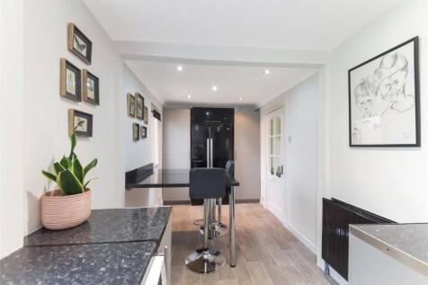 Kitchen/Dining Area