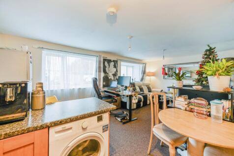 Lounge/Kitchen