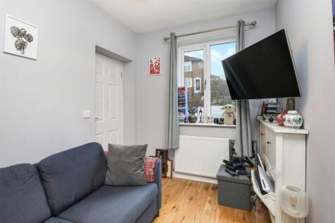 Sitting Room/Bed 4