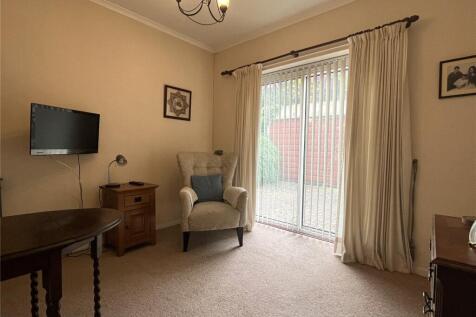 Dining Room / Bed 3