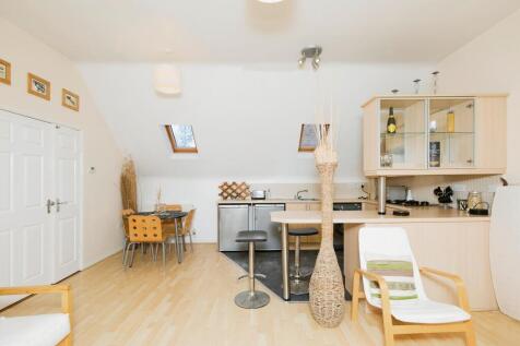 Lounge/Kitchen