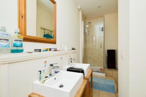 Jack &amp; Jill Ensuite