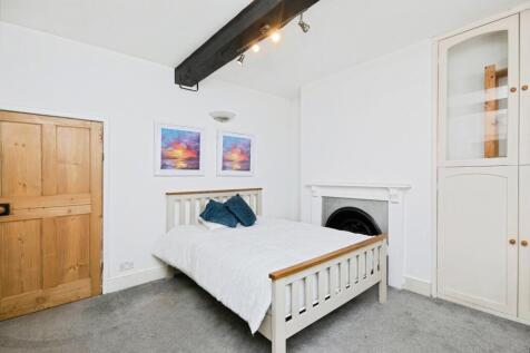 Dinign Room/Bedroom