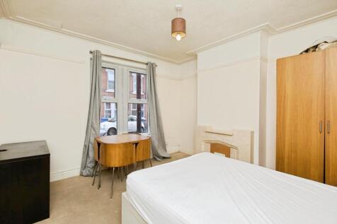 Lounge/Bedroom Three