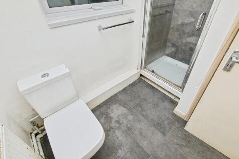 F1 Shower Room