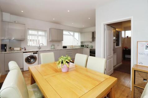 Kitchen/Dining Area