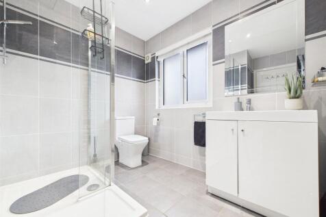 Main En-Suite