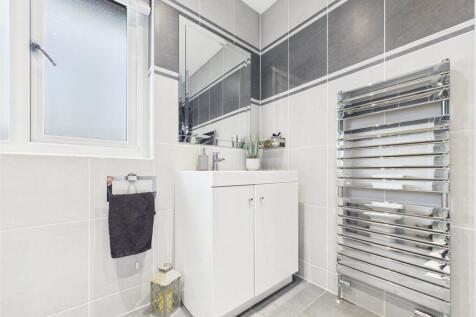 Main En-Suite