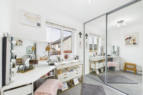 Bedroom 4 / Dressing