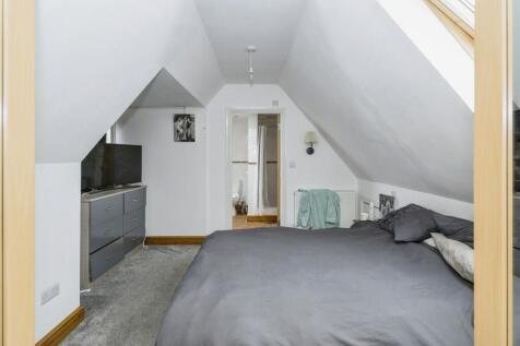 Top Floor Bedroom 6