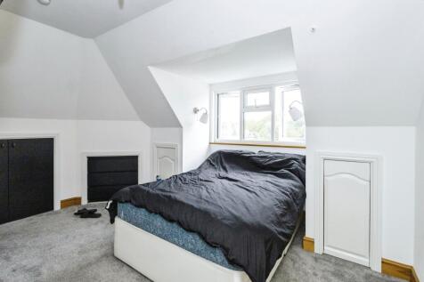 Top Floor Bedroom 7