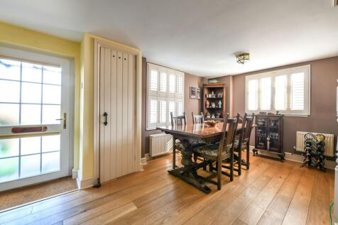 Dining/Sitting Area