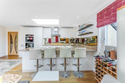 Dining/Kitchen Area