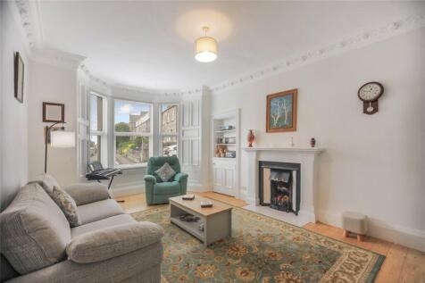 Living Room/Bedroom