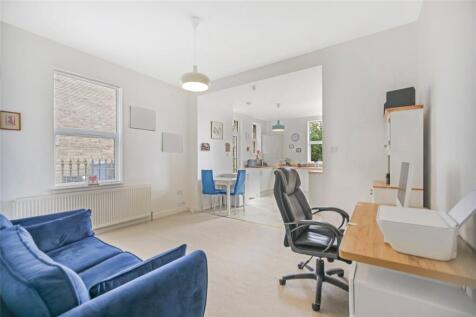 Sitting/Dining Area