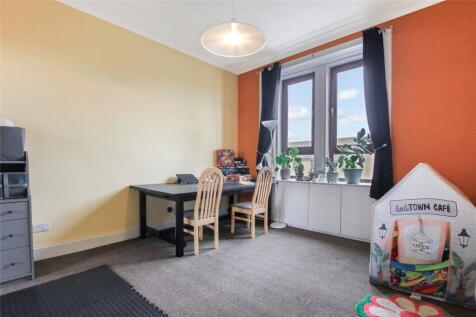 Dining/Bed 4