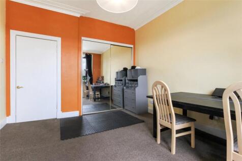 Dining/Bed 4
