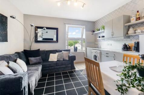 Living Rm/ Kitchen